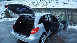 Mercedes Klasa B W246 Sports Tourer 180 BlueEFFICIENCY 122KM - galeria redakcyjna - tył - bagażnik o