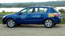 Opel Astra III 1.8 16V Cosmo - galeria redakcyjna - lewy bok