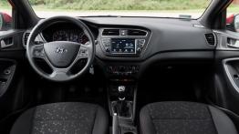 Hyundai i20 1.2 MPI 84 KM - galeria redakcyjna - widok ogólny wn?trza z przodu
