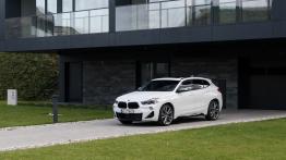 BMW X2 M35i 2.0 306 KM - galeria redakcyjna - prawy bok