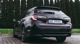 Toyota Corolla 2.0 Hybrid Dynamic Force 180 KM - galeria redakcyjna - widok z tyłu