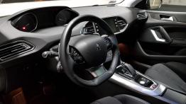 Peugeot 308 1.2 PureTech 130 KM - galeria redakcyjna - widok ogólny wn?trza z przodu