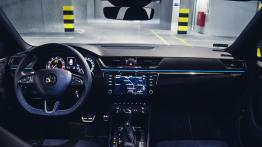 Skoda Superb 2.0 TSI 220 KM Sportline - galeria redakcyjna - pe?ny panel przedni