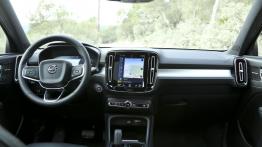 Volvo XC40 - galeria redakcyjna - pe?ny panel przedni