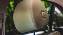 Mercedes-Benz Klasa E 220d (2016) - galeria redakcyjna - zag?ówek na fotelu pasa?era, widok z przodu