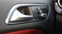 Mercedes B 250 4MATIC Facelifting - galeria redakcyjna - drzwi kierowcy od wewnątrz