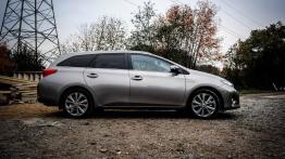 Toyota Auris II Touring Sports - galeria redakcyjna - prawy bok