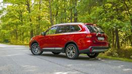 Mitsubishi Outlander Facelifting (2016) - galeria redakcyjna - widok z tyłu