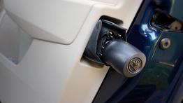 Skoda Superb III Combi - galeria redakcyjna - schowek na parasolkę w drzwiach