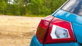 Suzuki Vitara 1.6 VVT 120 KM - galeria redakcyjna - lewy tylny reflektor - wyłączony