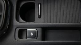 Kia Carens IV - galeria redakcyjna - tunel środkowy między fotelami