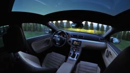 Volkswagen CC Coupe 2.0 TDI CR DPF 177KM - galeria redakcyjna - widok ogólny wnętrza z przodu