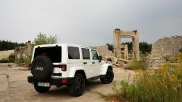 Jeep Wrangler III Unlimited Facelifting 2.8 DOHC I-4 Turbo CRD 200KM - galeria redakcyjna 2 - widok 