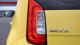 Skoda Citigo Hatchback 5d 1.0 60KM - galeria redakcyjna - lewy tylny reflektor - włączony