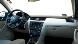 Skoda Rapid Liftback 1.6 TDI 105KM - galeria redakcyjna - pełny panel przedni