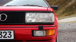 Audi Quattro 2.2 Turbo 200KM - galeria redakcyjna - lewy przedni reflektor - włączony