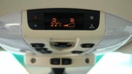 Mercedes Viano Facelifting 3.0 CDI - galeria redakcyjna - panel sterowania w podsufitce z tyłu