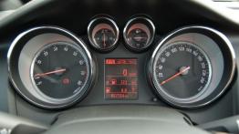 Opel Cascada 1.6 SIDI Turbo 170KM - galeria redakcyjna - zestaw wskaźników