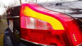 Volvo S80 II Sedan 2.4 D5 215KM - galeria redakcyjna - prawy tylny reflektor - włączony
