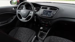 Hyundai i20 1.2 MPI 84 KM - galeria redakcyjna - widok ogólny wn?trza z przodu