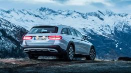 Mercedes klasy E All-Terrain - uterenowiona limuzyna