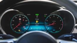 Mercedes Klasa C 200 1.5 184 KM - galeria redakcyjna - inny element panelu przedniego