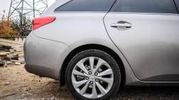Toyota Auris II Touring Sports - galeria redakcyjna - prawe tylne nadkole