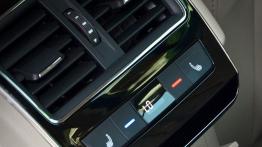 Skoda Superb III Combi - galeria redakcyjna - tunel środkowy z tyłu