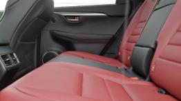 Lexus NX 300h 2.5 Hybrid 197 KM - galeria redakcyjna - tylna kanapa