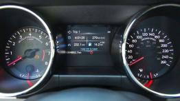 Ford Mustang VI Coupe GT 5.0 V8 421KM - galeria redakcyjna - zestaw wskaźników