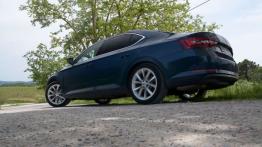 Skoda Superb III Sedan - galeria redakcyjna - lewy bok