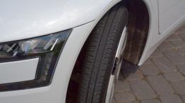 Volkswagen XL1 0.8 TDI Hybrid 69KM - galeria redakcyjna - opona