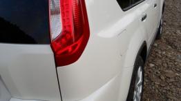 Nissan X-Trail II Terenowy 2.0 dCi 150KM - galeria redakcyjna - prawy tylny reflektor - wyłączony