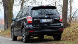 Subaru Forester IV Terenowy 2.0 XT 240KM - galeria redakcyjna - widok z tyłu