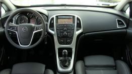 Opel Astra J GTC - galeria redakcyjna - pełny panel przedni