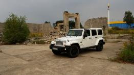 Jeep Wrangler III Unlimited Facelifting 2.8 DOHC I-4 Turbo CRD 200KM - galeria redakcyjna 2 - lewy b