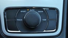 Jeep Grand Cherokee IV Terenowy 6.4 V8 468KM - galeria redakcyjna - tunel środkowy między fotelami