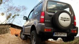 Suzuki Jimny Standard 1.3 VVT 85KM - galeria redakcyjna - widok z tyłu