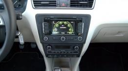 Skoda Rapid Liftback 1.6 TDI 105KM - galeria redakcyjna - konsola środkowa