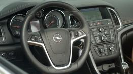 Opel Cascada 1.6 SIDI Turbo 170KM - galeria redakcyjna - kokpit