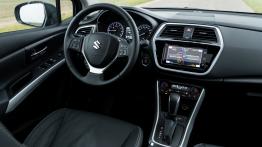 Suzuki SX4 S-Cross 1.4 BoosterJet 140 KM - galeria redakcyjna - widok ogólny wn?trza z przodu
