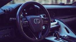 Lexus LC 500 464 KM - galeria redakcyjna - widok ogólny wn?trza z przodu