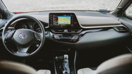Toyota C-HR 2.0 Hybrid Dynamic Force 184 KM - galeria redakcyjna - widok ogólny wn?trza z przodu