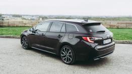 Toyota Corolla 2.0 Hybrid Dynamic Force 180 KM - galeria redakcyjna - widok z tyłu