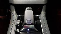 Peugeot 308 1.2 PureTech 130 KM - galeria redakcyjna - dźwignia zmiany biegów