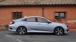 Honda Civic sedan 4d - galeria redakcyjna  - prawy bok