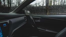 Toyota Auris Touring Sports Hybrid - galeria redakcyjna - widok ogólny wn?trza z przodu