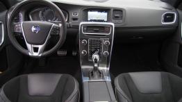 Volvo S60 II Facelifting 2.0 T6 Drive-E 306 KM - galeria redakcyjna - pełny panel przedni