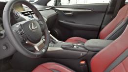 Lexus NX 300h 2.5 Hybrid 197 KM - galeria redakcyjna - widok ogólny wnętrza z przodu