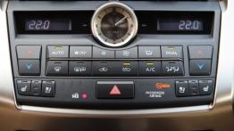 Lexus NX 200t 238KM - galeria redakcyjna - konsola środkowa